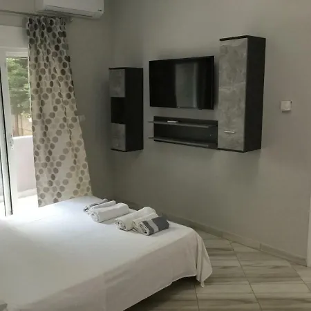 Panos House * Лименария